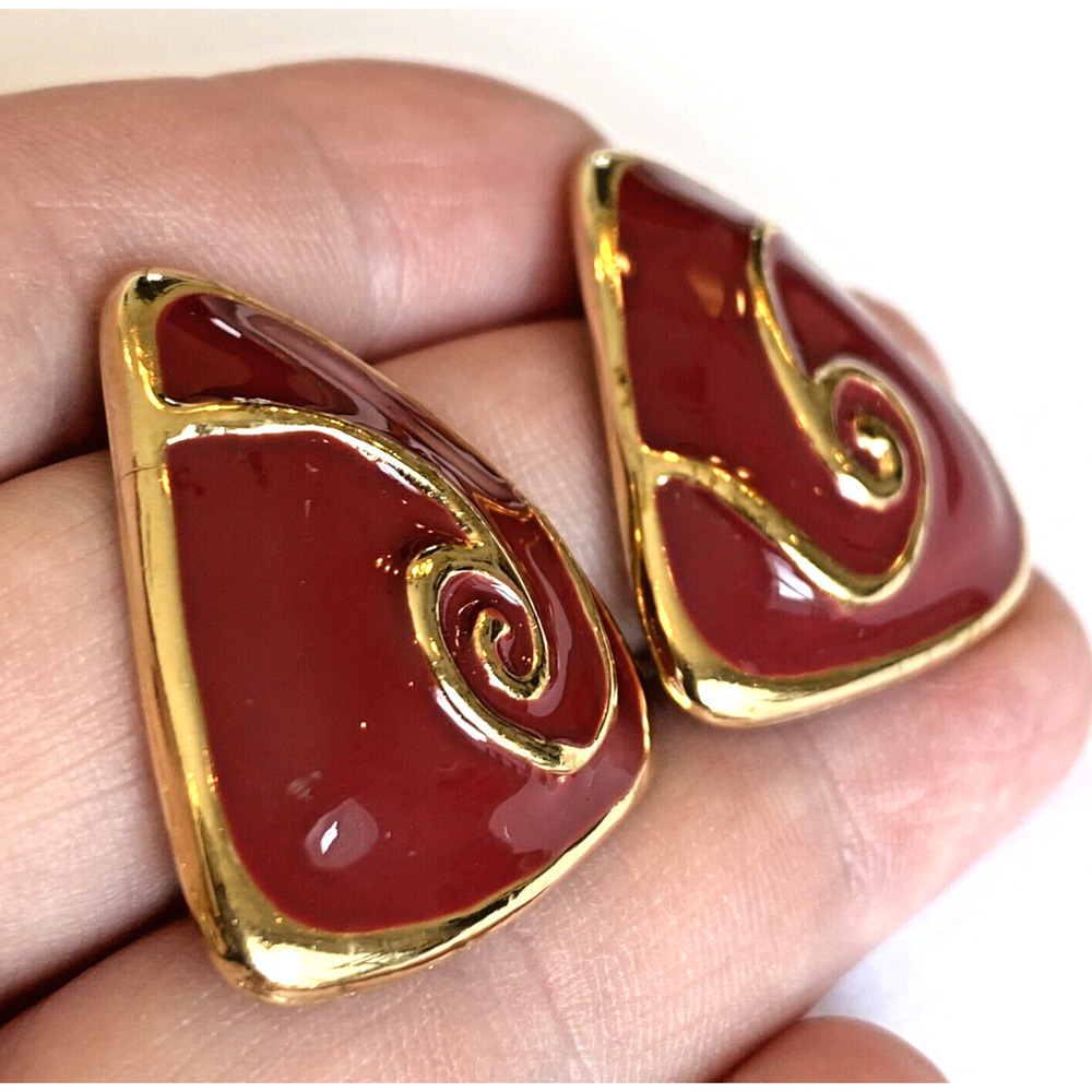Vintage 1980’s Clip On Earrings Goldtone & Deep Red Enamel Geometric Mod Swirl - Picture 5 of 6